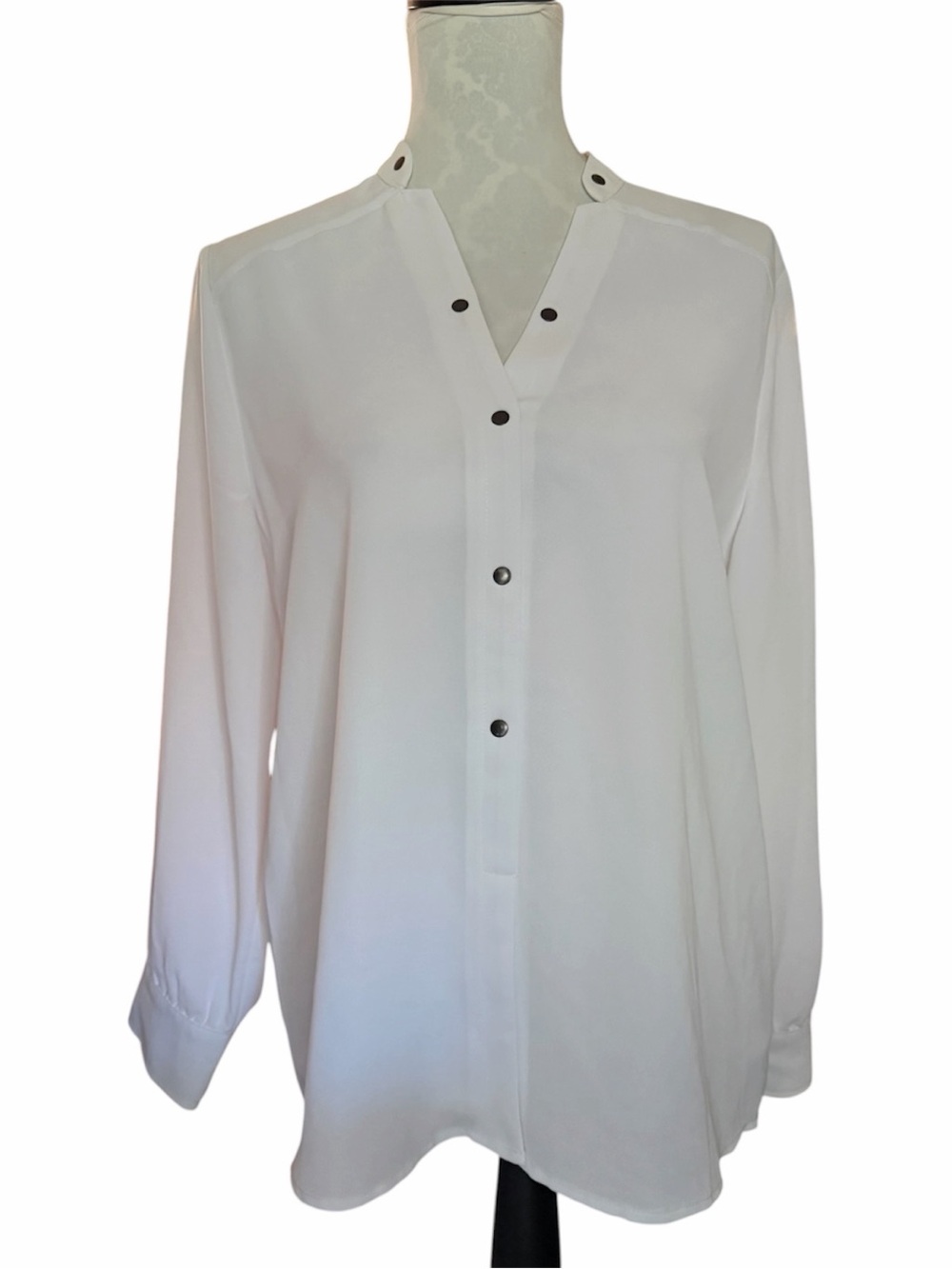 NIC+ZOE White Snap Front V-Neck Blouse Top Size M